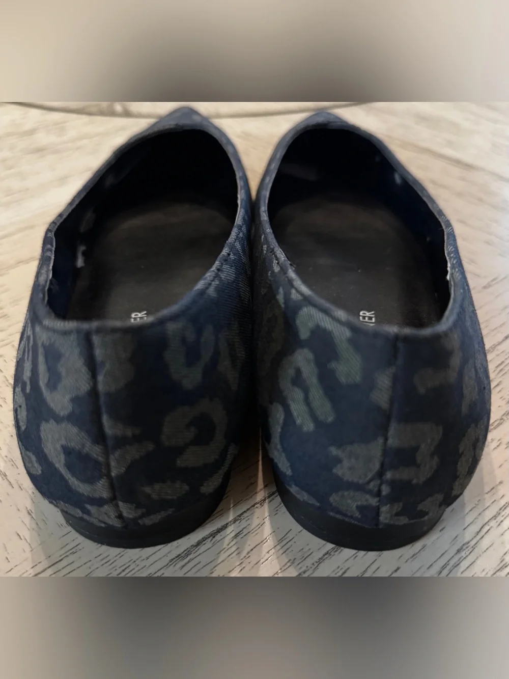 Donald Pliner Palma Jacquard Pointed Toe Flats Gray Blue Animal Print 7M